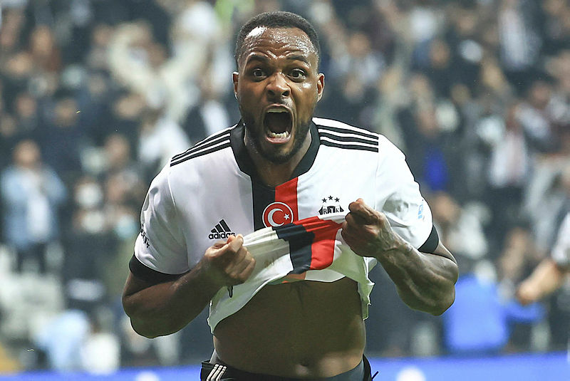 BEŞİKTAŞ HABERLERİ: Beşiktaş’ta transfer krizi! Cyle Larin ve Domagoj Vida...