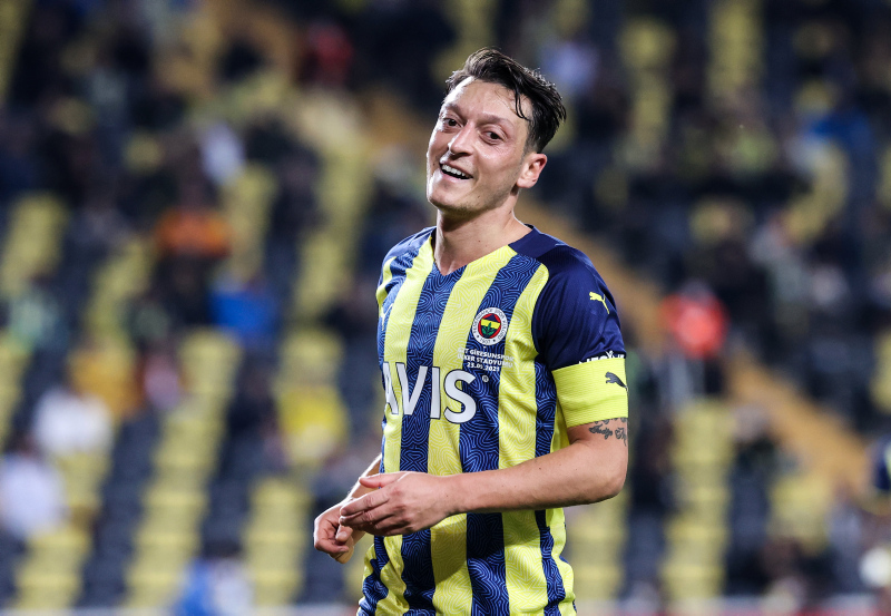 FENERBAHÇE TRANSFER HABERİ: Mesut Özil için resmi teklif! İstanbul’a geldiler...