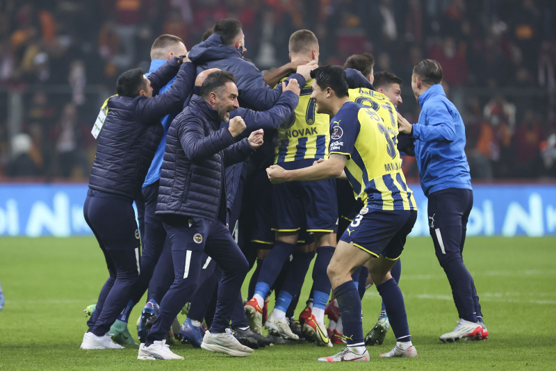 Fenerbahçe’de Galatasaray galibiyeti sonrası birlik sağlandı! Vitor Pereira...