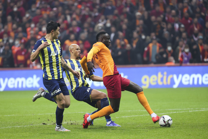Fenerbahçe’de Galatasaray galibiyeti sonrası birlik sağlandı! Vitor Pereira...