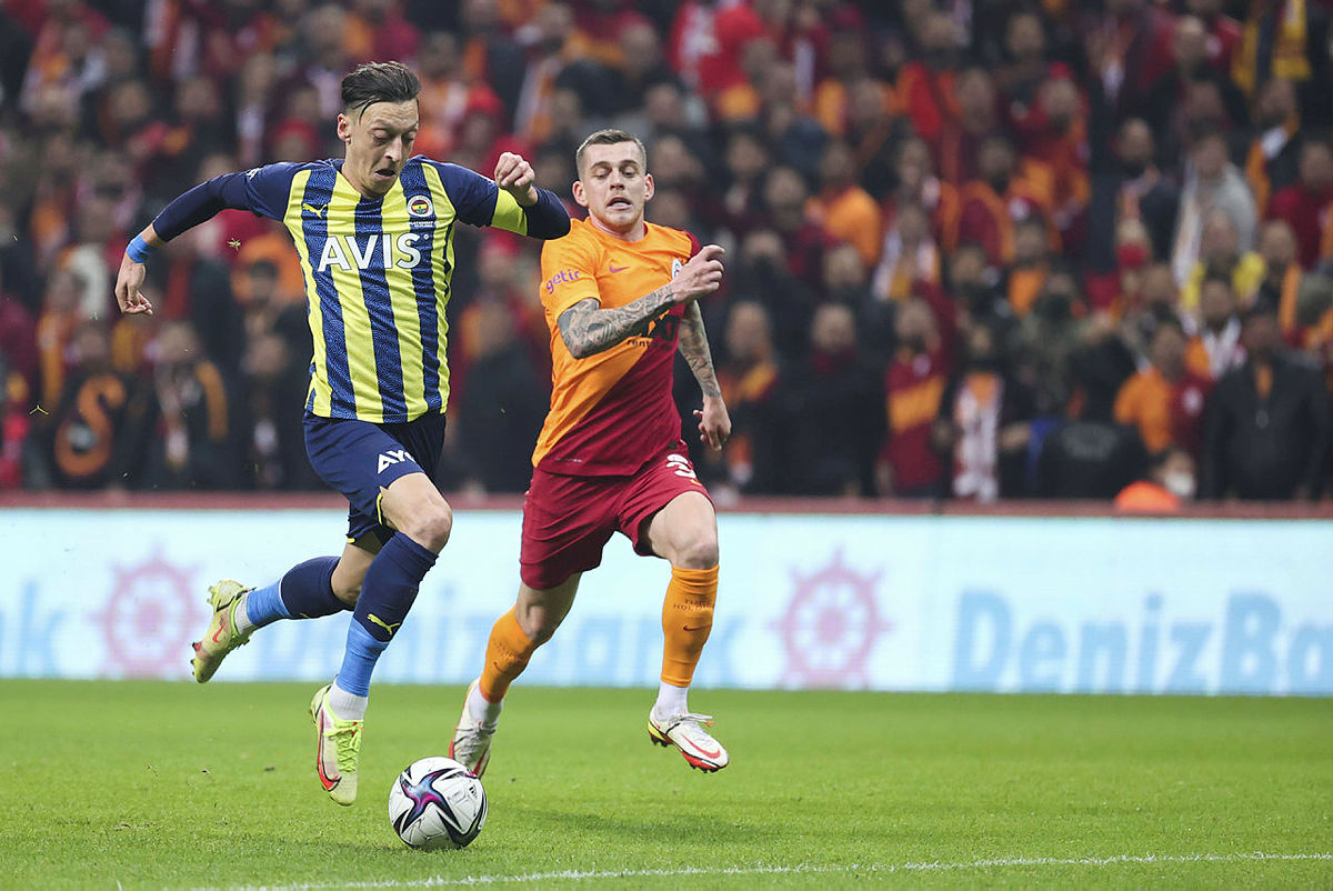 Galatasaray Fenerbahçe derbisi sonrası Ümit Karan’dan Mesut Özil eleştirisi!