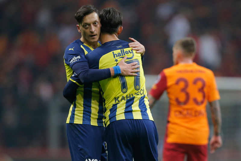 Galatasaray Fenerbahçe derbisi sonrası Mesut Özil Avrupa’da manşetlerde!