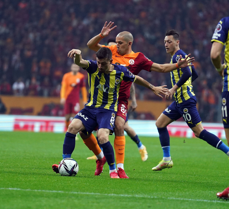 Galatasaray Fenerbahçe derbisi sonrası Mesut Özil Avrupa’da manşetlerde!