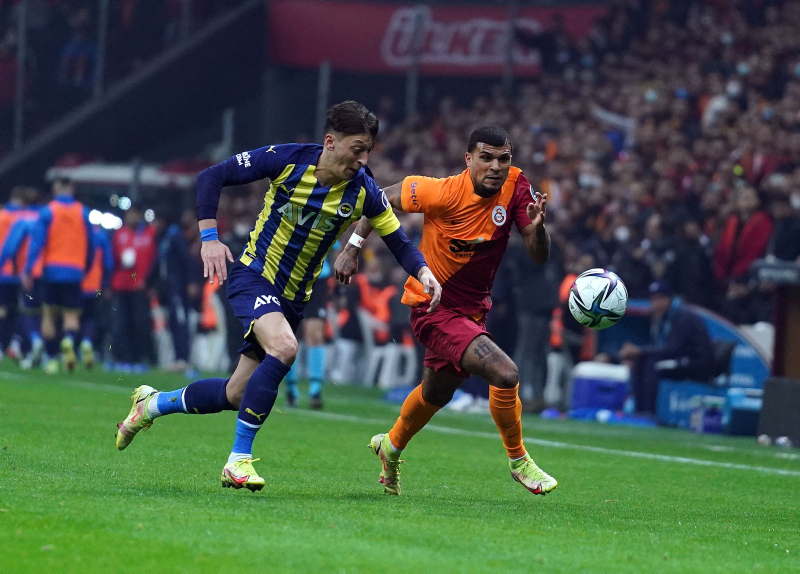 Galatasaray Fenerbahçe derbisi sonrası Mesut Özil Avrupa’da manşetlerde!