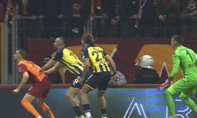 İşte Galatasaray Fenerbahçe derbisinin en çok tartışılan 4 pozisyonu!