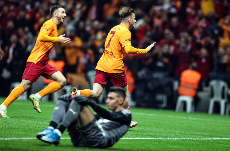 SON DAKİKA SPOR HABERİ: Spor yazarları Galatasaray-Fenerbahçe derbisini değerlendirdi!