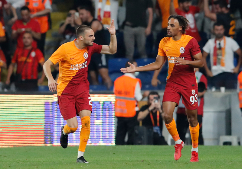 Galatasaray’a kötü haber! Sacha Boey ilk yarıyı kapattı!