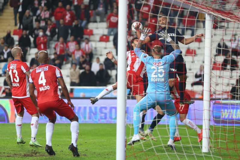 TRABZONSPOR HABERLERİ: Usta yazarlar Antalyaspor-Trabzonspor maçını yorumladı!