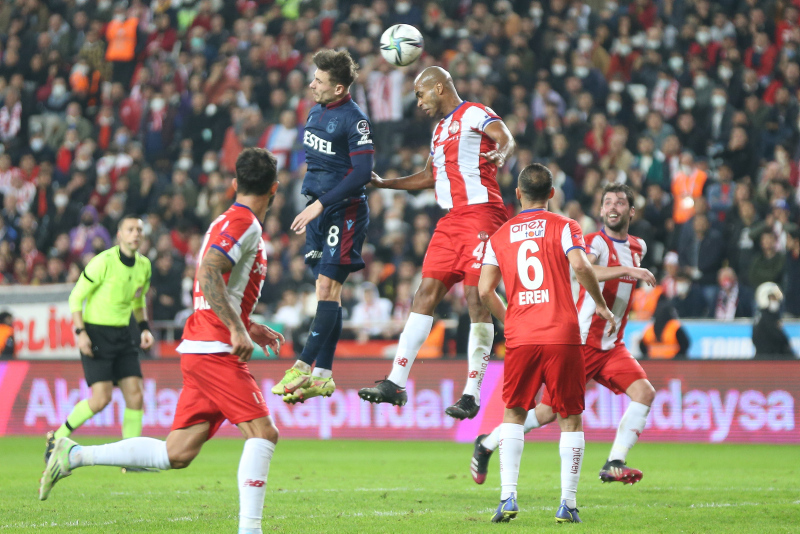 TRABZONSPOR HABERLERİ: Usta yazarlar Antalyaspor-Trabzonspor maçını yorumladı!