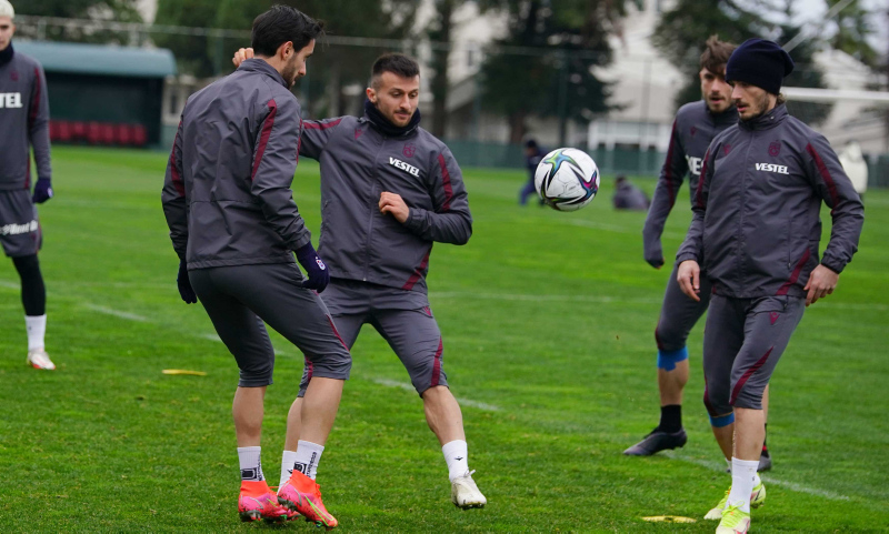 Fırtına İzmir deplasmanında! İşte Trabzonspor’un Altay maçı maçı muhtemel 11’i...