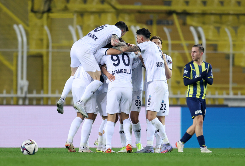 FENERBAHÇE HABERLERİ - Spor yazarları Fenerbahçe - Adana Demirspor maçını bu sözlerle değerlendirdi!
