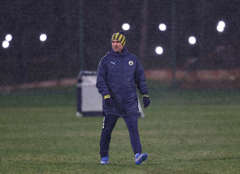 Fenerbahçe’de İsmail Kartal ilk antrenmanına çıktı! İşte idmandan kareler