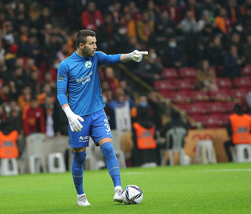 GALATASARAY TRANSFER HABERLERİ: Cimbom’da öncelik kaleci! Sinan Bolat...