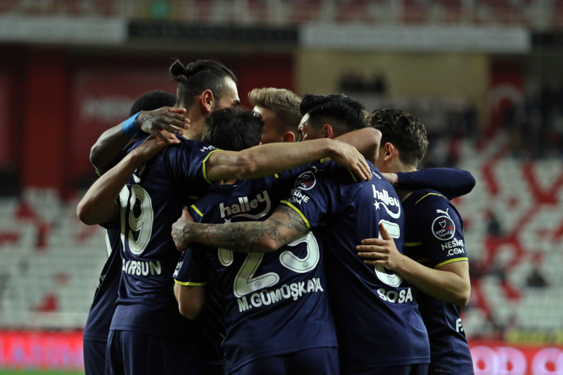 FENERBAHÇE HABERLERİ - Spor yazarları Antalyaspor - Fenerbahçe maçını bu sözlerle değerlendirdi