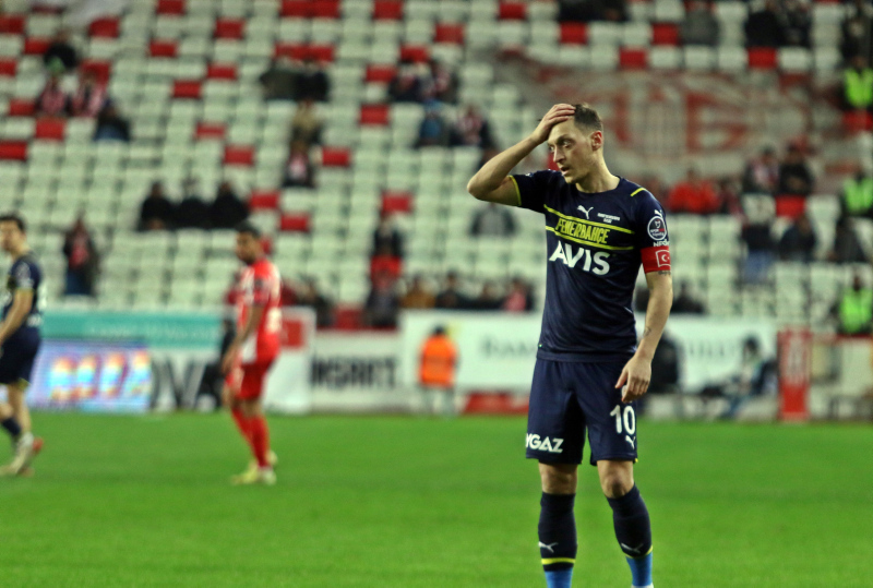 FENERBAHÇE HABERLERİ - Spor yazarları Antalyaspor - Fenerbahçe maçını bu sözlerle değerlendirdi