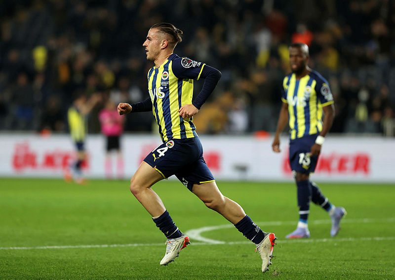 FENERBAHÇE TRANSFER HABERİ: Fenerbahçe’de Dimitrios Pelkas’ın yerine Roland Sallai geliyor!