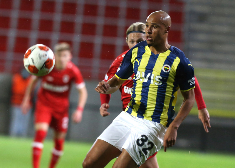 Fenerbahçe’de Tisserand’a talip çıktı!