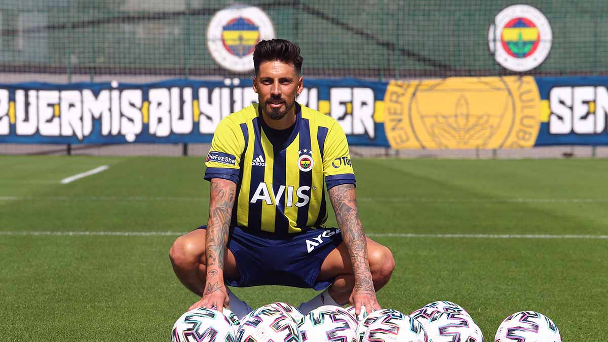 FENERBAHÇE TRANSFER HABERİ: Fenerbahçe’de Jose Sosa ve Luiz Gustavo sıkıntısı!