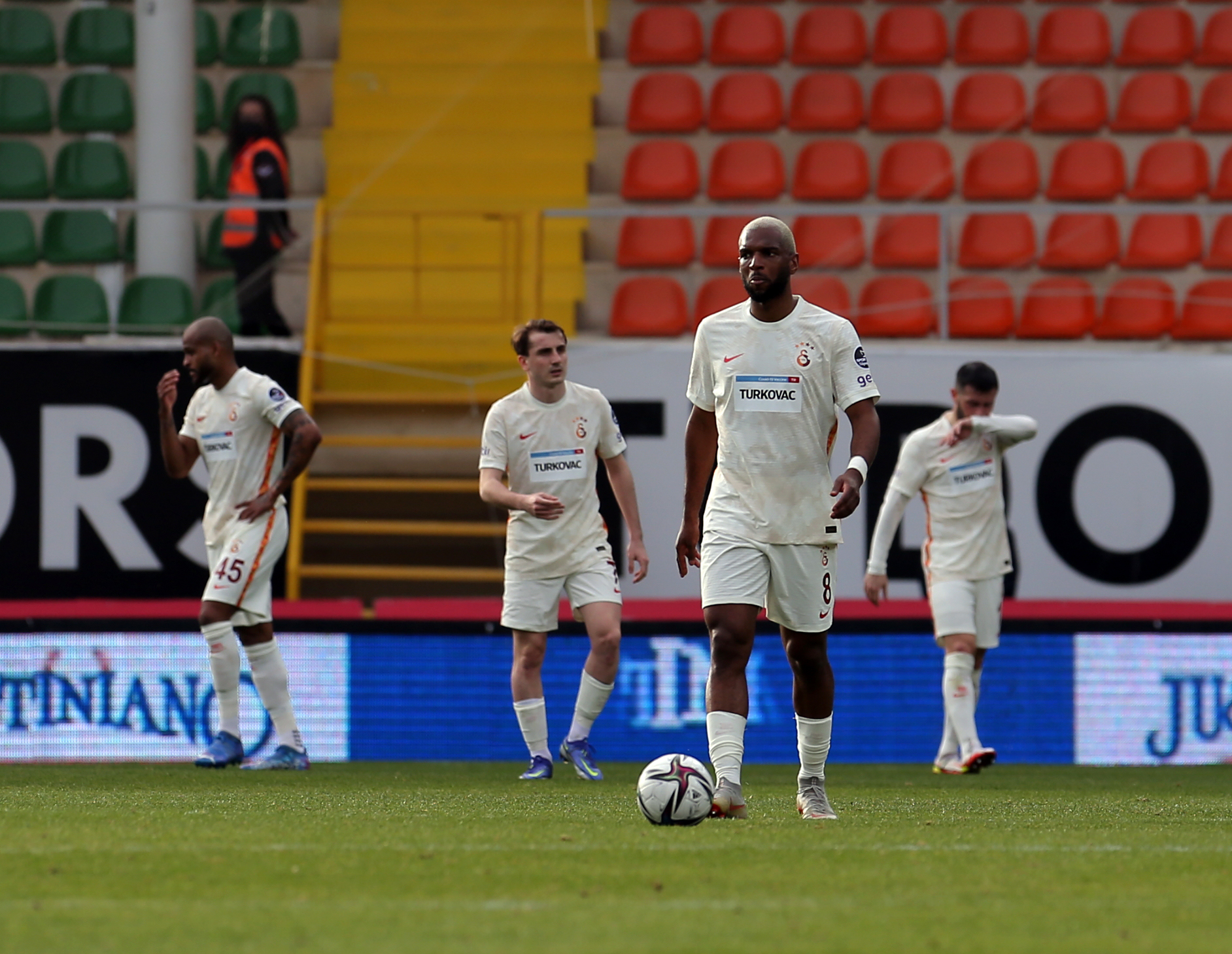 GALATASARAY HABERLERİ - Spor yazarları Alanyaspor - Galatasaray maçını böyle değerlendirdi!