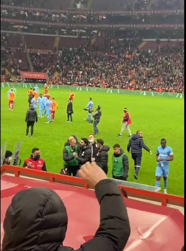 Galatasaray Kayserispor maçında İbrahim Akdağ’dan olay hareket! Semih Kaya çılgına döndü ortalık karıştı