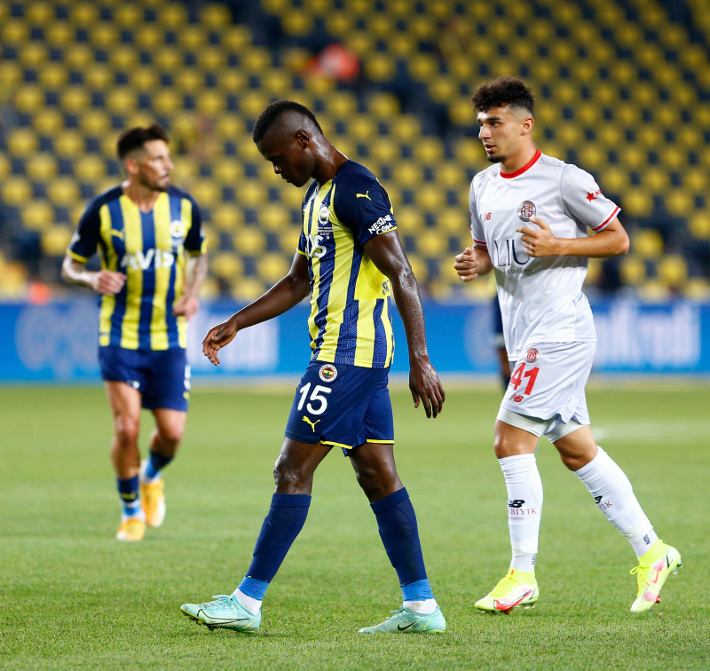 FENERBAHÇE HABERLERİ: Antwerp’ten flaş Samatta kararı! Geri mi dönüyor?