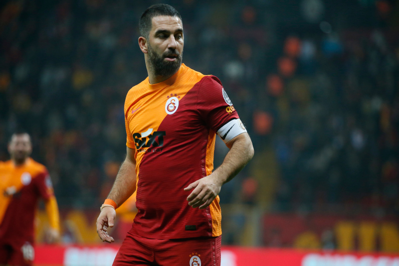 GALATASARAY HABERLERİ - Arda Turan arabasını garsona verdi!