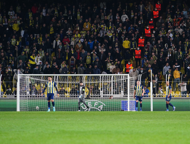 FENERBAHÇE HABERLERİ - Spor yazarları Fenerbahçe - Slavia Prag maçını bu sözlerle değerlendirdi!