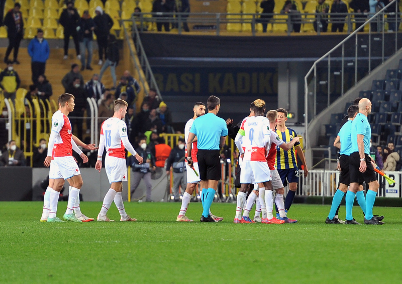 FENERBAHÇE HABERLERİ - Spor yazarları Fenerbahçe - Slavia Prag maçını bu sözlerle değerlendirdi!