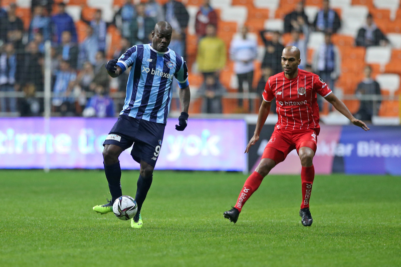 TRANSFER HABERLERİ: Fenerbahçe ve Galatasaray’ın Mario Balotelli savaşı!