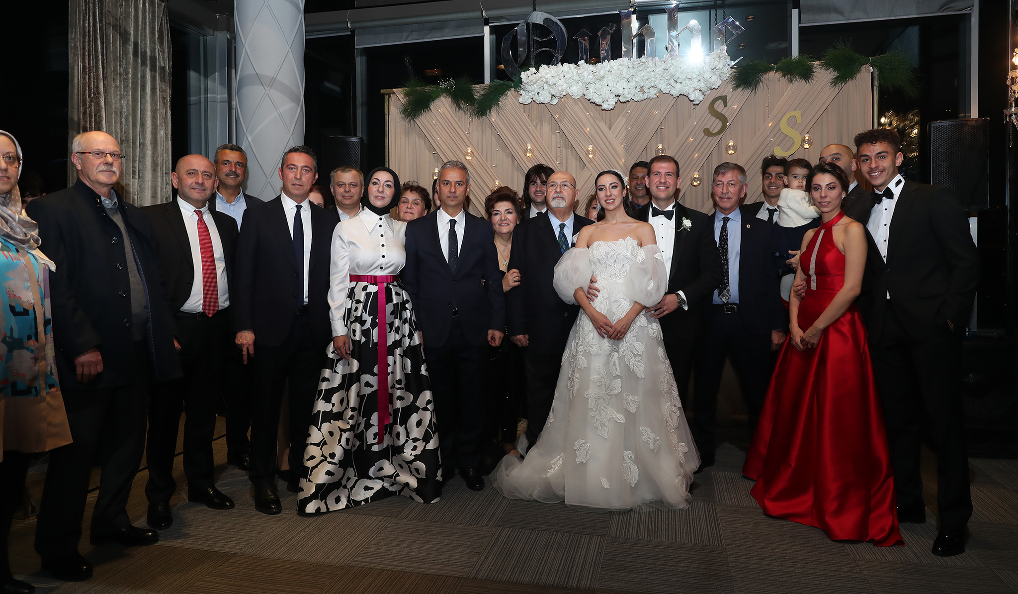 Fenerbahçe’de camia İsmail Kartal’ın kızı Sena Kartal’ın düğününde bir araya geldi