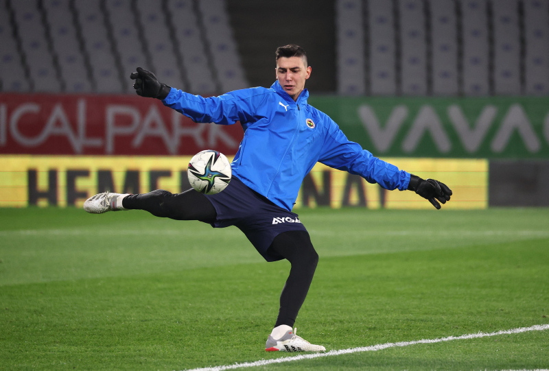 FENERBAHÇE TRANSFER HABERİ: Fenerbahçe’de Berke Özer çıkmazı!