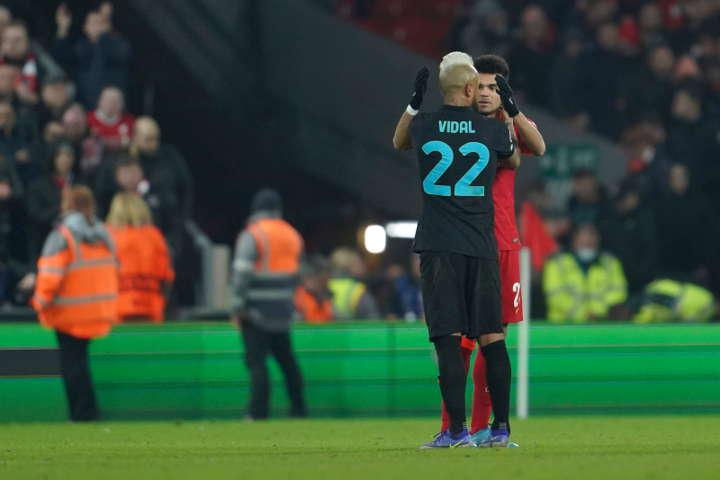 GALATASARAY HABERLERİ: Arturo Vidal için Avrupa devleriyle transfer savaşı!