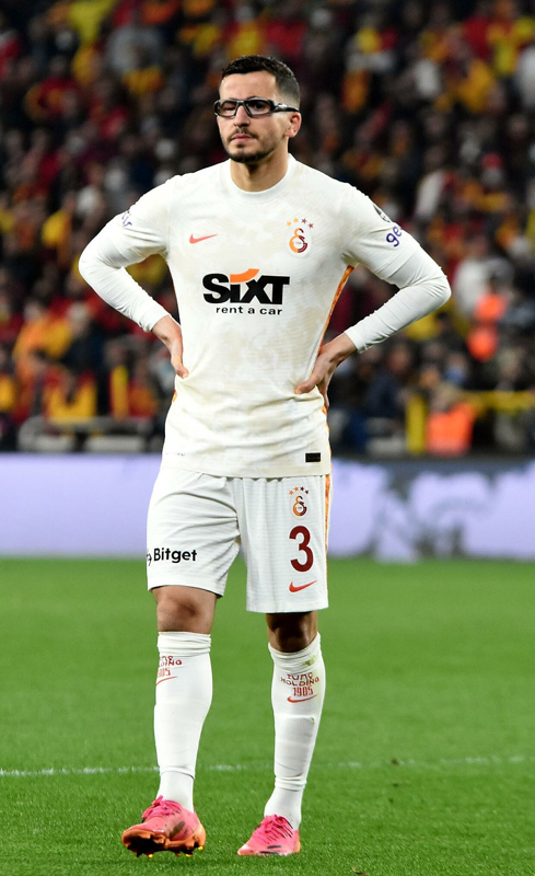 Galatasaraylı Omar Elabdellaoui’den duygusal itiraf: Çocuğuyla ilgilenir gibi...