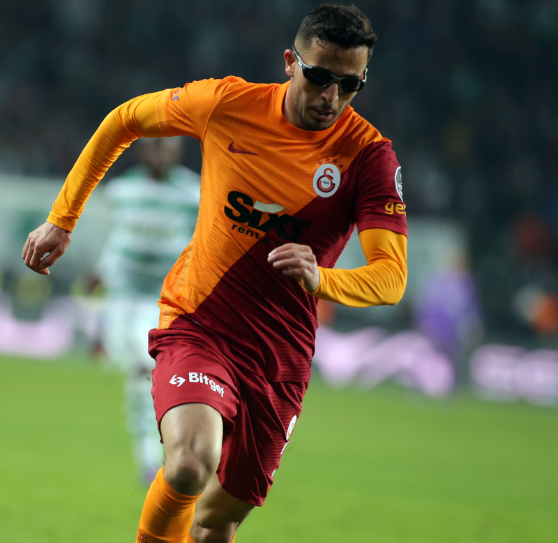 Galatasaraylı Omar Elabdellaoui’den duygusal itiraf: Çocuğuyla ilgilenir gibi...