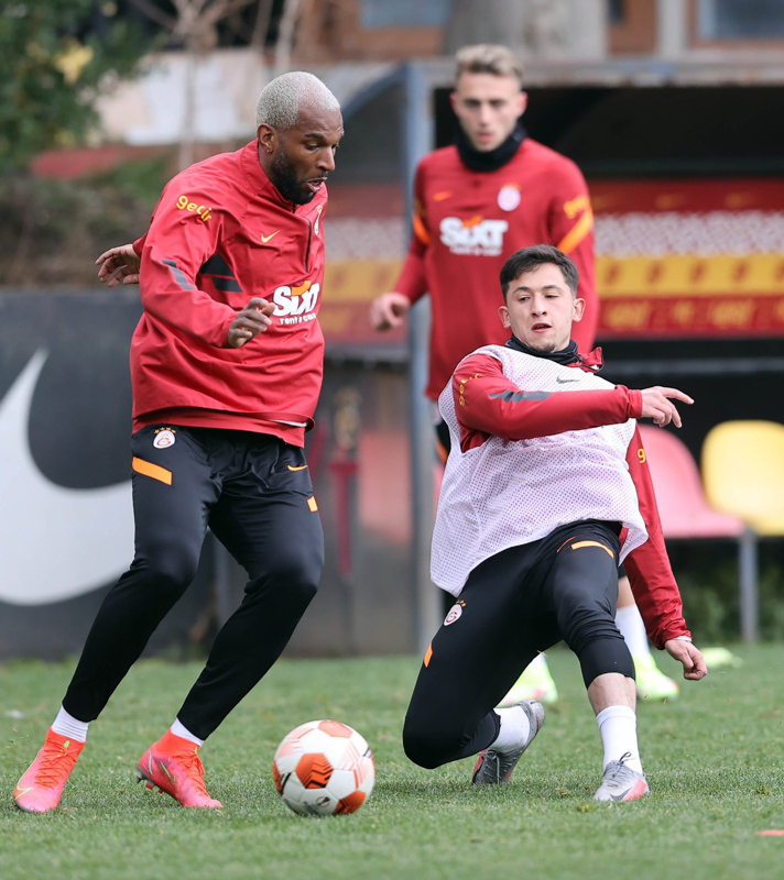GALATASARAY HABERLERİ: Cimbom’da hedef çeyrek final! Domenec Torrent öz güven aşıladı