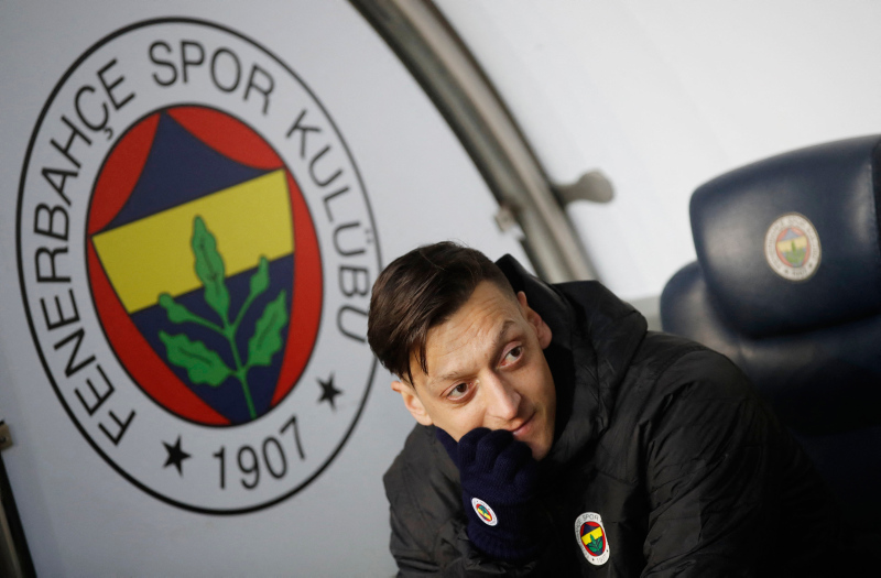 Mesut Özil İngiltere’de manşetlerde! Onun gidişinin ardından...