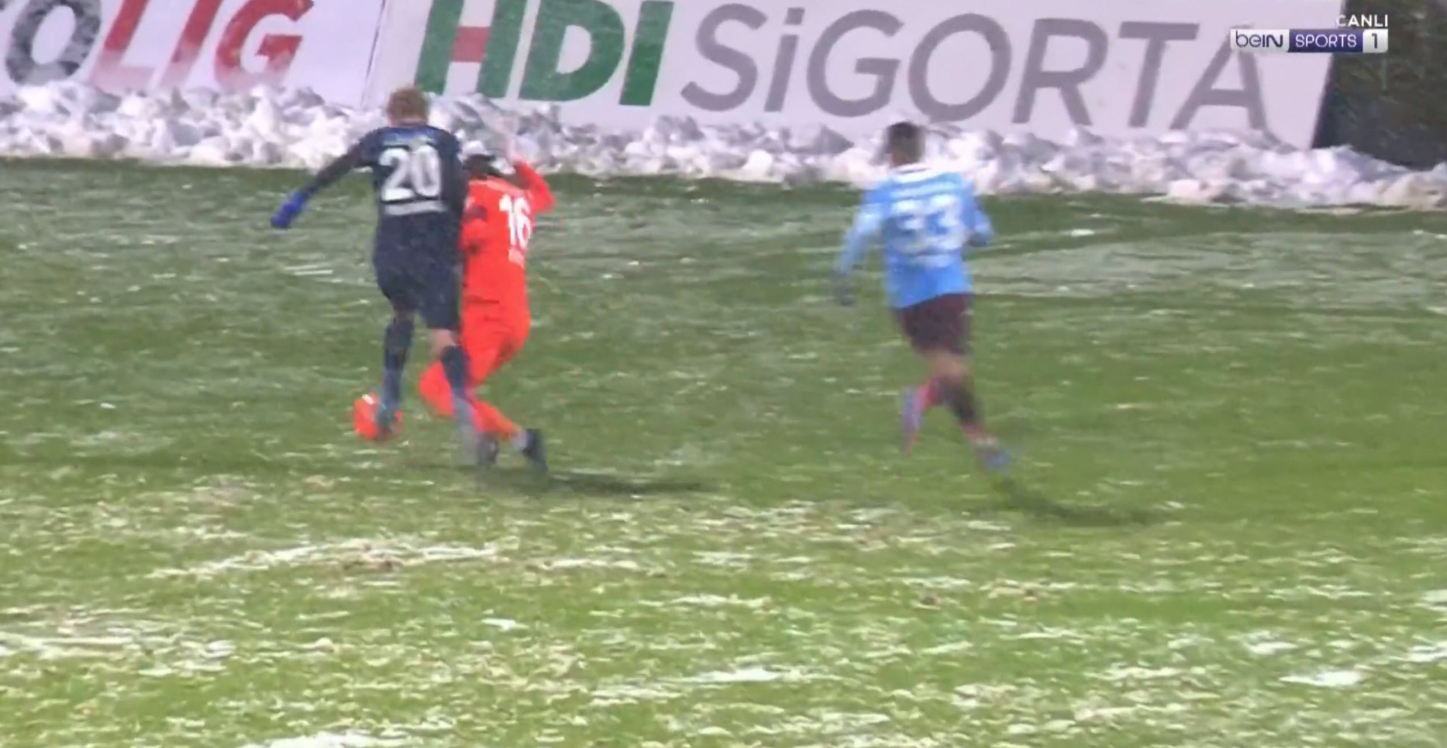 İşte Çaykur Rizespor Trabzonspor maçında penaltı verilen 3 pozisyon!