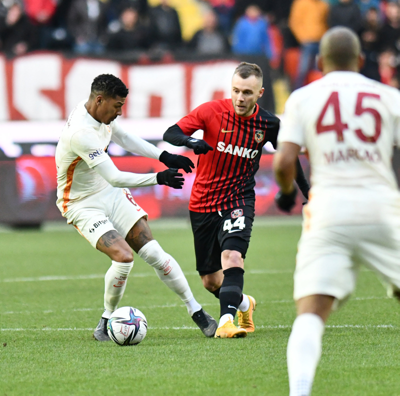 GALATASARAY HABERLERİ: Morutan ve Cicaldau sınıfta kaldı!