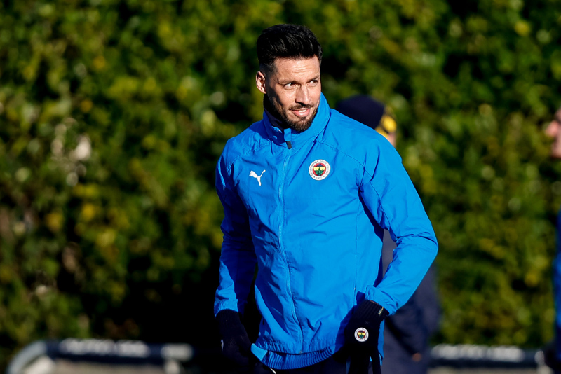 FENERBAHÇE HABERLERİ: F.Bahçe’de yaprak dökümü! 4 yolcu birden...
