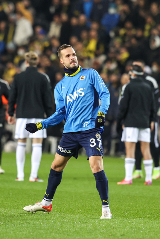 FENERBAHÇE HABERLERİ: F.Bahçe’de yaprak dökümü! 4 yolcu birden...
