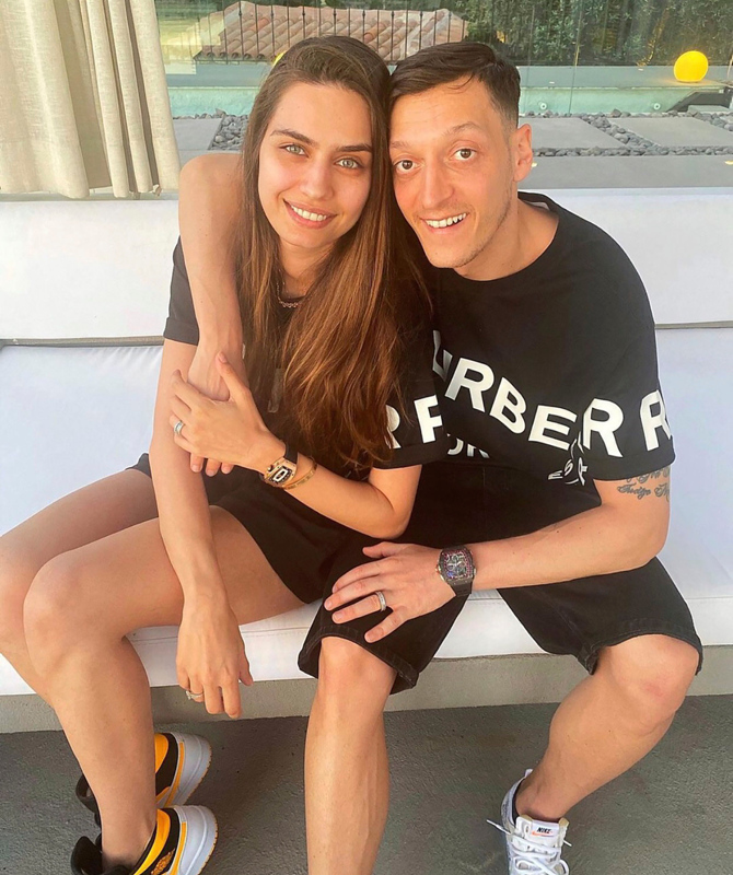 Amine Gülşe’den Mesut Özil’e övgü dolu sözler!