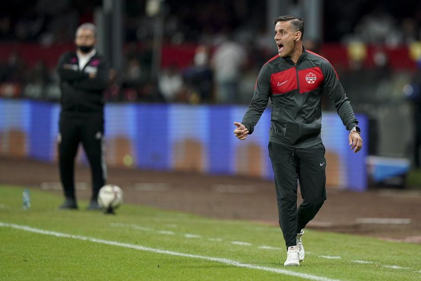 Atiba Hutchinson ve Cyle Larin’in teknik direktörü Kanadalı John Herdman tarihe geçti!