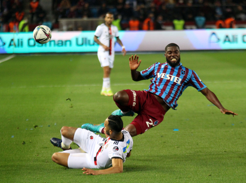 Trabzonspor Beşiktaş maçı sonrası yıldız isme sert eleştiri! Kafasından silmiş