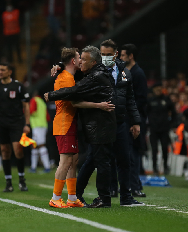 GALATASARAY HABERLERİ: Kerem Aktürkoğlu’nun tedavisi sonuçlandı! Fenerbahçe derbisinde sahada olacak mı?