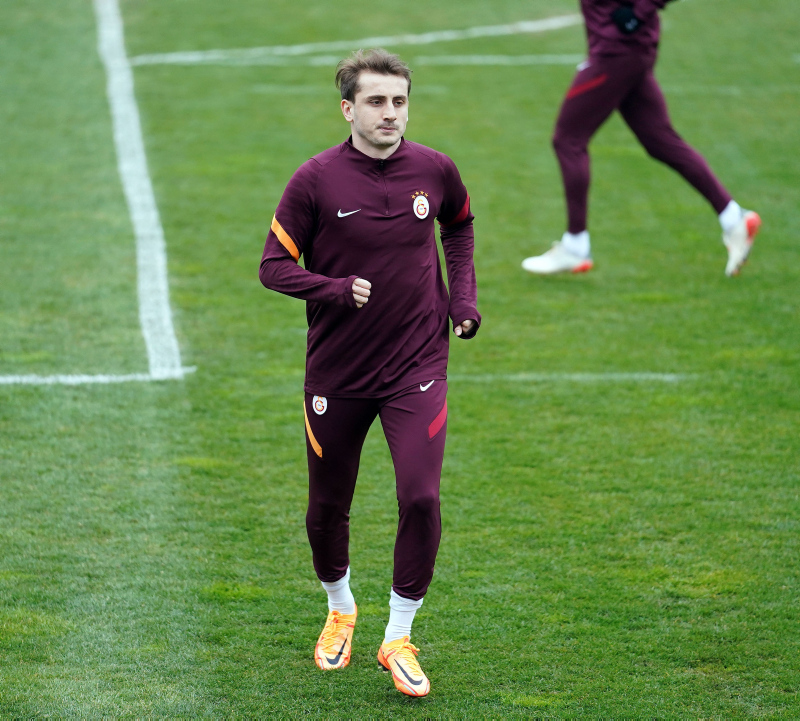 GALATASARAY HABERLERİ: Kerem Aktürkoğlu’nun tedavisi sonuçlandı! Fenerbahçe derbisinde sahada olacak mı?