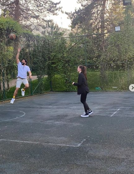 Fahriye Evcen ve Burak Özçivit sosyal medyada gündem oldu! Basketbol maçı yaptılar