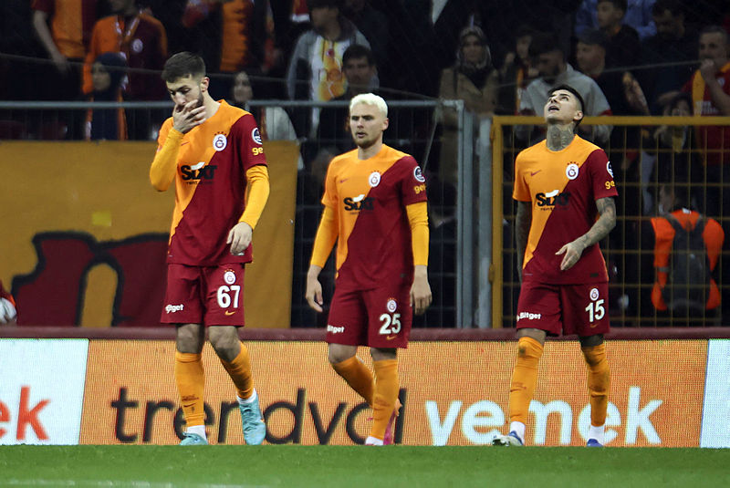 Galatasaray’da 4 yıldız mutsuz! O isim ayrılmak istiyor
