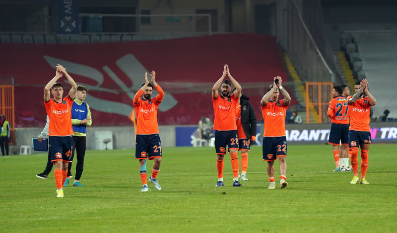 GALATASARAY HABERLERİ - Spor yazarları Başakşehir - Galatasaray maçını bu sözlerle değerlendirdi