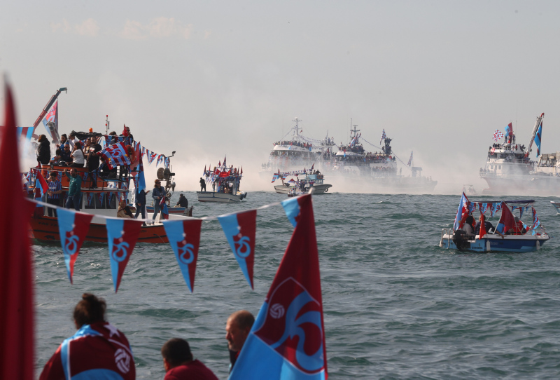 Trabzonsporlu futbolculardan şampiyonluk sözleri! Teknede konuştular