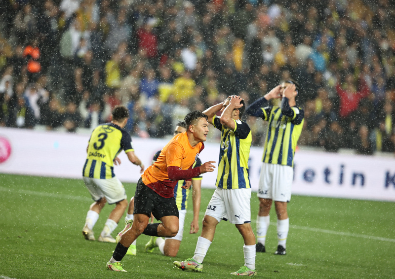 Fenerbahçe - Galatasaray U19 derbisinde flaş görüntü! Arda Güler ve Arda Turan...